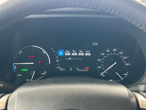 Certified 2025 Toyota Sienna XLE FWD image 25