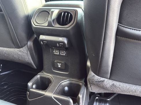 Used 2023 Jeep Gladiator Sport AWD/4WD image 25