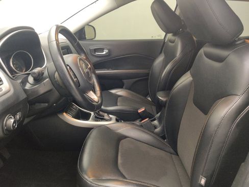 Used 2019 Jeep Compass Latitude w/ Popular Equipment Group FWD image 17