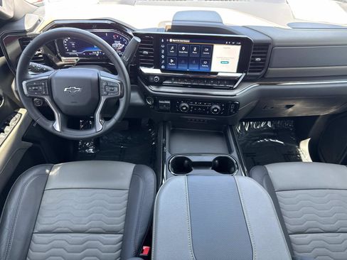 Used 2025 Chevrolet Silverado 2500 ZR2 w/ Technology Package AWD/4WD image 9