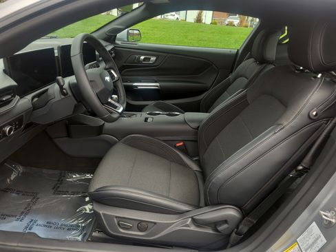 Used 2025 Ford Mustang Coupe RWD image 17