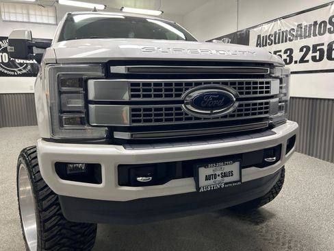 Used 2019 Ford F250 Platinum w/ Platinum Ultimate Package AWD/4WD image 2