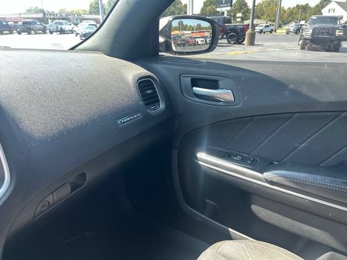 Used 2019 Dodge Charger SXT RWD image 13