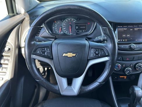 Used 2021 Chevrolet Trax LT w/ Driver Confidence Package FWD image 22