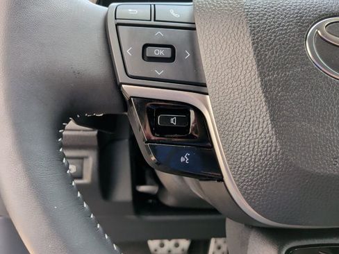 Used 2025 Toyota Camry SE image 18