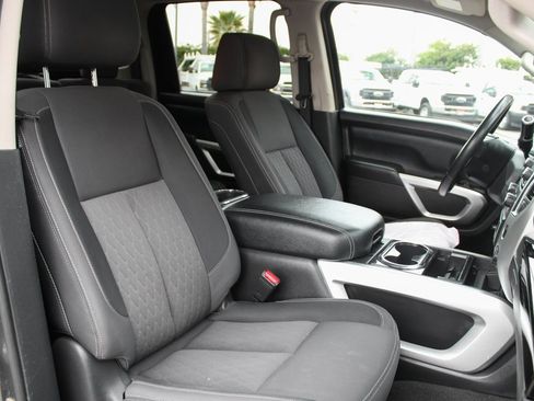 Used 2021 Nissan Titan SV w/ SV Convenience Package image 40