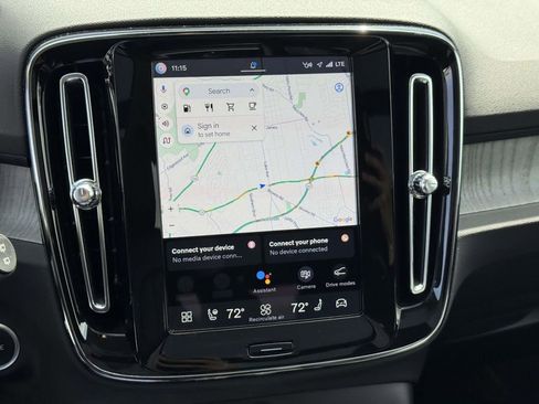 Certified 2025 Volvo XC40 B5 Plus AWD/4WD image 28