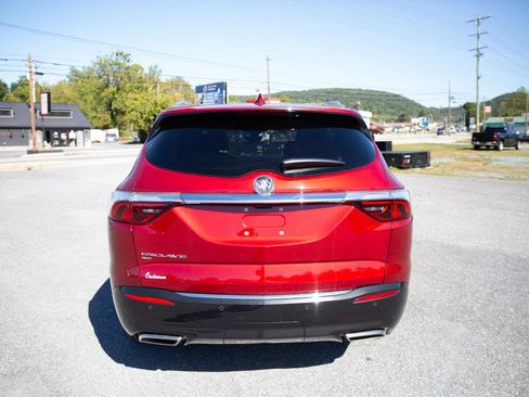 Used 2024 Buick Enclave Premium image 4