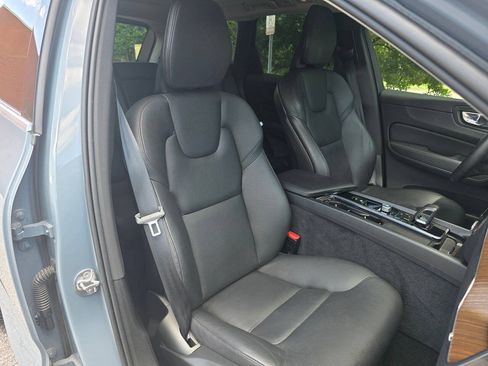 Used 2022 Volvo XC60 B5 Momentum w/ Climate Package AWD/4WD image 36