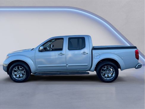 Used 2019 Nissan Frontier SL RWD image 3