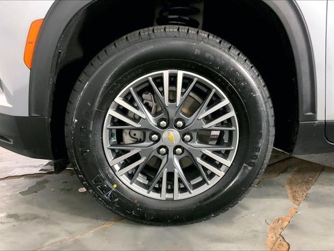 Used 2024 Chevrolet Traverse LT AWD/4WD image 11