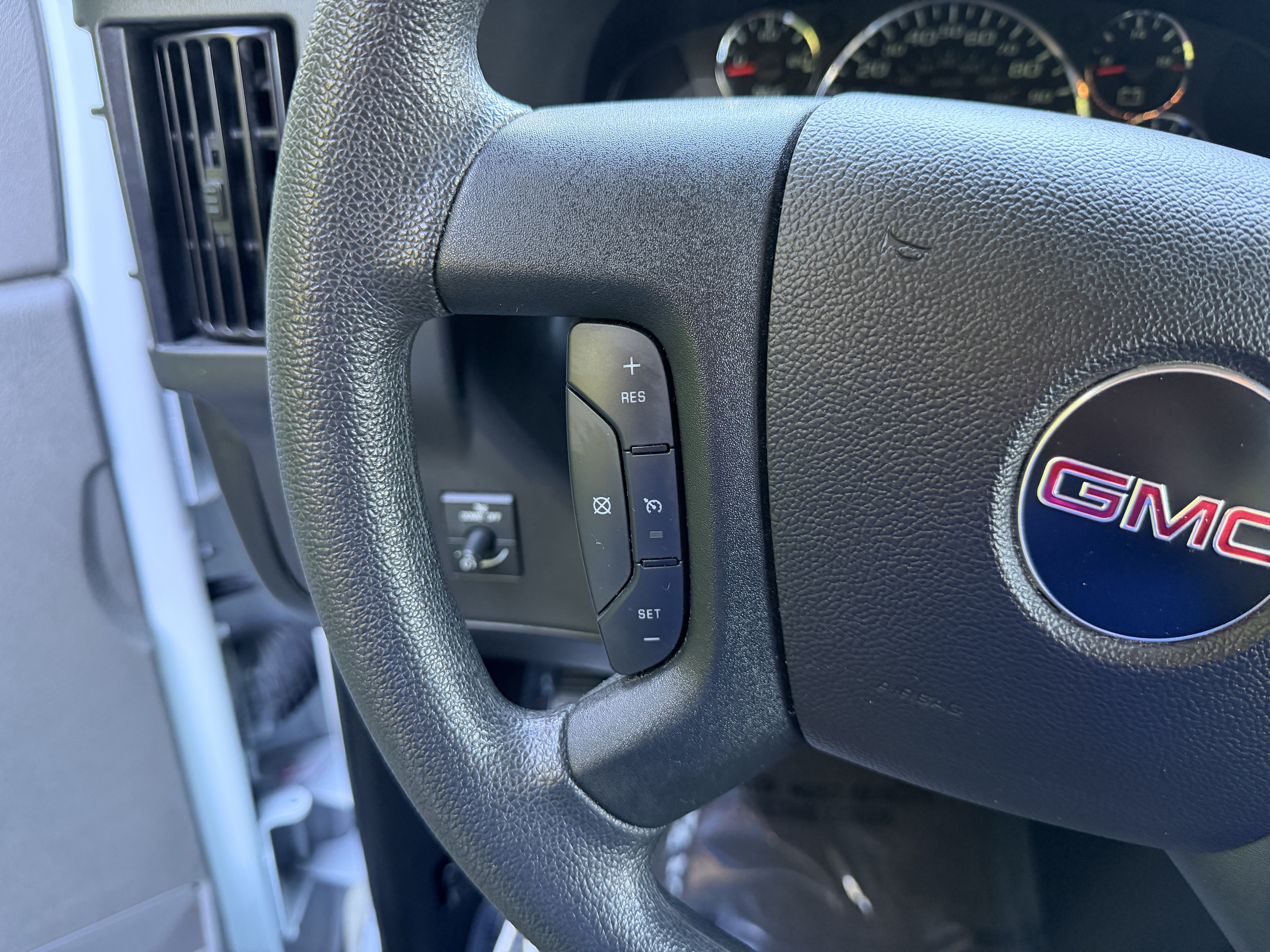 Used 2025 GMC Savana 3500 LT w/ LT Preferred Equipment Group RWD image 15