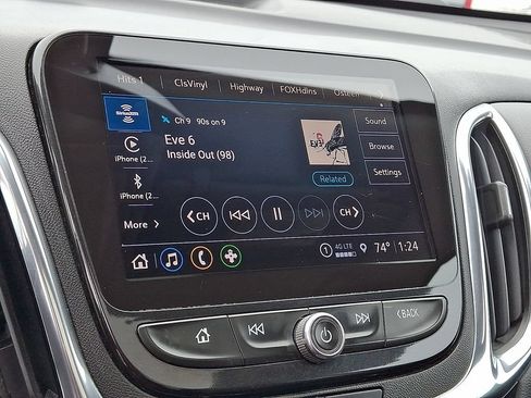 Used 2023 Chevrolet Equinox Premier FWD image 3