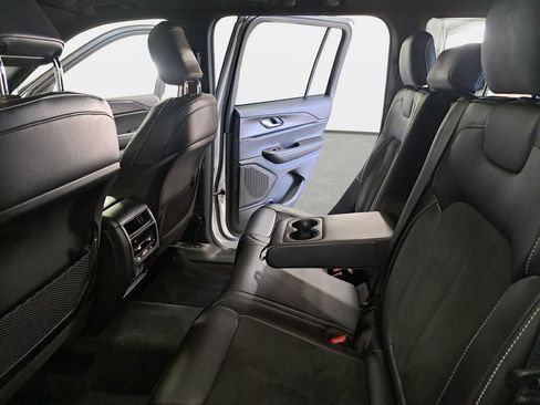Used 2023 Jeep Grand Cherokee Altitude AWD/4WD image 15