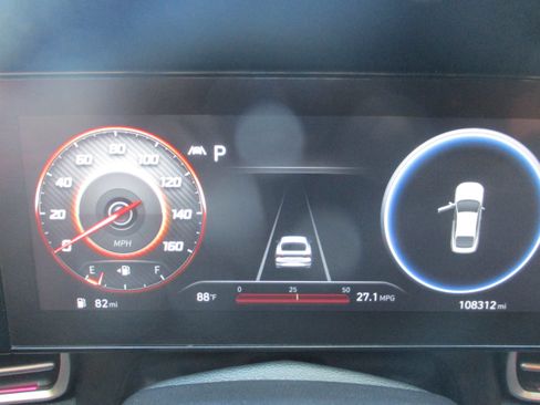Used 2022 Hyundai Elantra Limited w/ Preferred Accessory Package FWD image 22