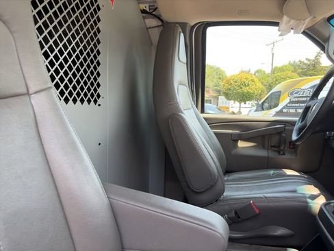 Used 2021 Chevrolet Express 2500 RWD image 30