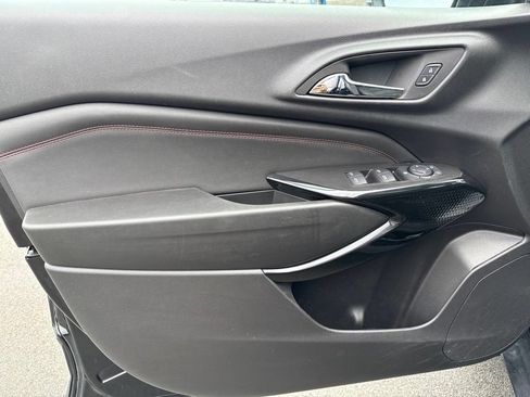 Used 2025 Chevrolet Trax RS w/ Sunroof Package FWD image 25