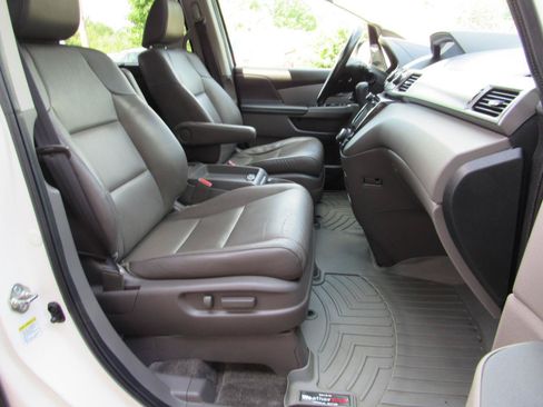 Used 2016 Honda Odyssey Touring Elite image 7