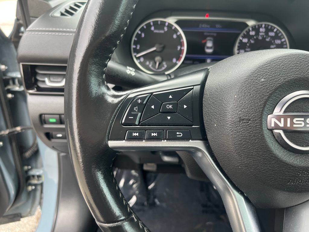 Used 2024 Nissan Sentra SV FWD image 27