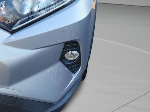 Used 2019 Toyota RAV4 XLE w/ Convenience Package FWD image 9