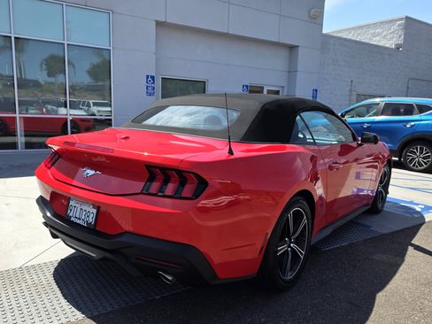 Used 2025 Ford Mustang Convertible RWD image 5