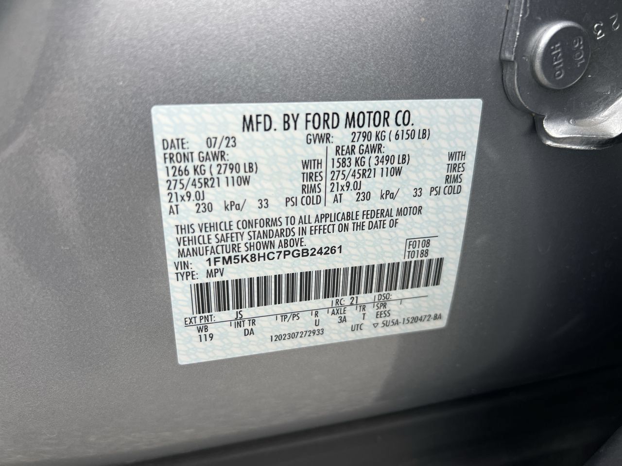 Used 2023 Ford Explorer Platinum w/ Technology Package AWD/4WD image 37