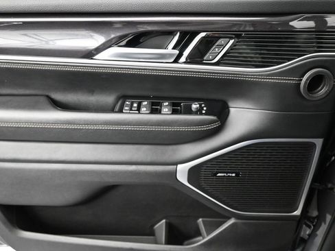 Used 2024 Jeep Wagoneer 2WD image 13