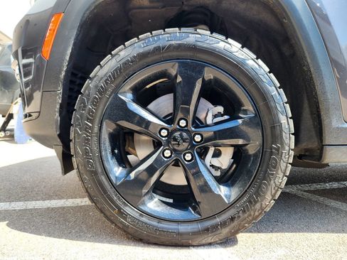 Used 2024 Jeep Grand Cherokee L Limited w/ Black Appearance Package AWD/4WD image 25