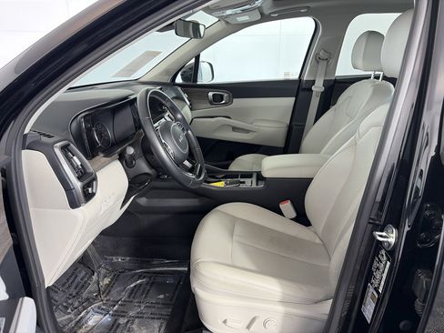 Certified 2022 Kia Sorento EX w/ Panoramic Sunroof Package image 6