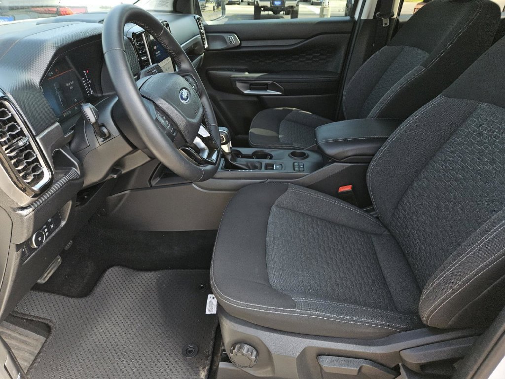 Used 2025 Ford Ranger XLT w/ Chrome Accent Package RWD image 22