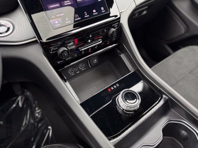 Used 2025 Jeep Grand Cherokee 4WD image 26