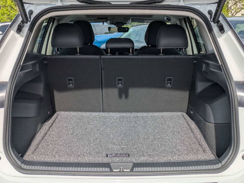 New 2026 Volkswagen Tiguan SE FWD image 13