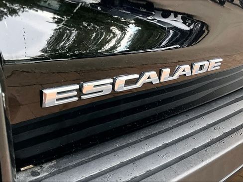 Used 2017 Cadillac Escalade Luxury AWD/4WD image 28
