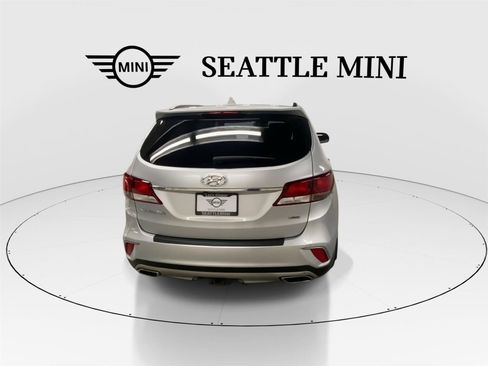 Used 2017 Hyundai Santa Fe SE image 10