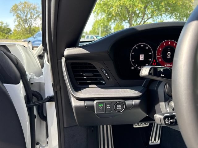 Used 2025 Porsche 911 Carrera RWD image 18