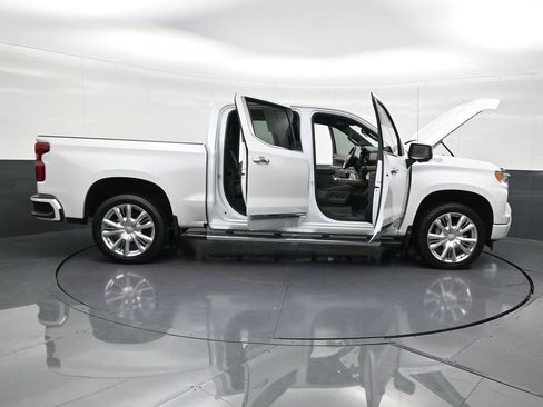 Used 2025 Chevrolet Silverado 1500 High Country w/ High Country Premium Package AWD/4WD image 32