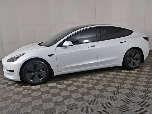 Used 2023 Tesla Model 3 Standard Range image 15