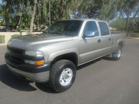 Used 2002 Chevrolet Silverado 2500 LS w/ Electrical Convenience Pkg AWD/4WD image 2