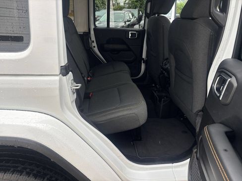 Used 2025 Jeep Wrangler Unlimited Sahara AWD/4WD image 27