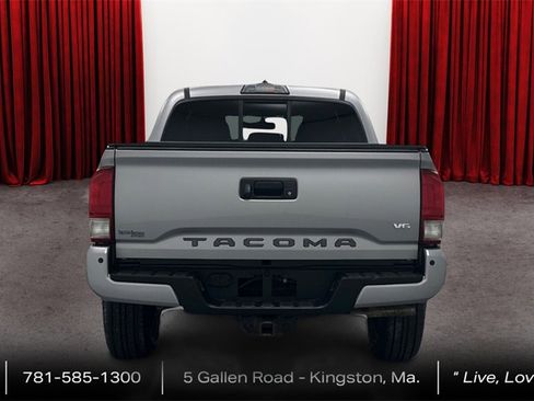Used 2016 Toyota Tacoma TRD Sport image 6