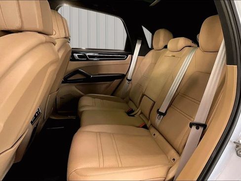 Used 2023 Porsche Cayenne S Platinum AWD/4WD image 22