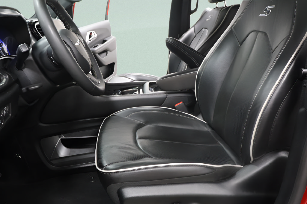 Used 2026 Chrysler Pacifica Limited w/ S Appearance Package FWD image 21