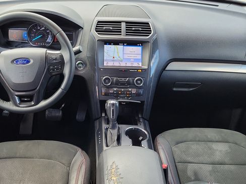 Used 2019 Ford Explorer XLT w/ Equipment Group 202A FWD image 17