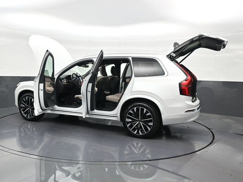 New 2026 Volvo XC90 B6 Plus w/ Protection Package Premier AWD/4WD image 32