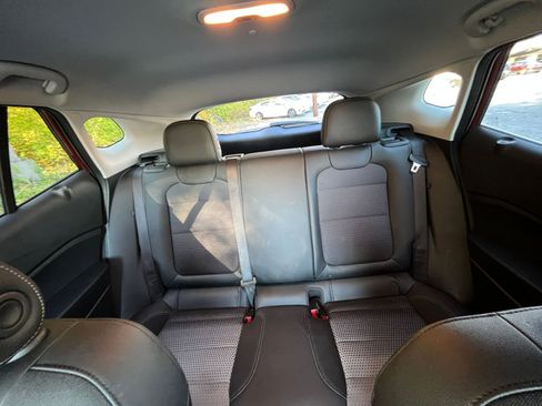 Used 2025 Chevrolet Trax LT image 34