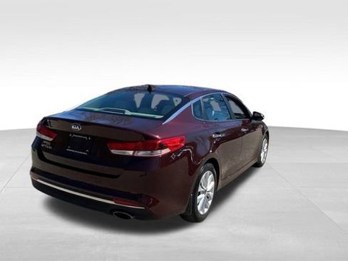 Used 2018 Kia Optima LX w/ 17" Alloy Wheels Package FWD image 9