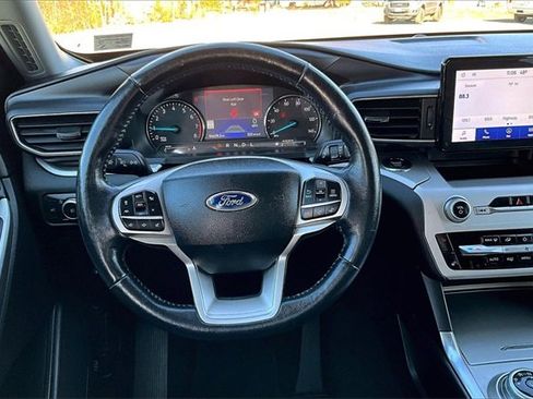 Used 2022 Ford Explorer XLT w/ Equipment Group 202A image 12