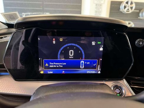Used 2024 Chevrolet Trax LT FWD image 21