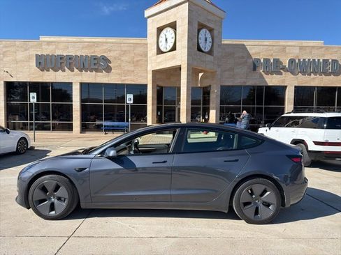 Used 2023 Tesla Model 3 Standard Range image 1