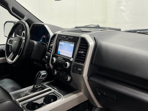 Used 2019 Ford F150 Lariat w/ Equipment Group 502A Luxury AWD/4WD image 21